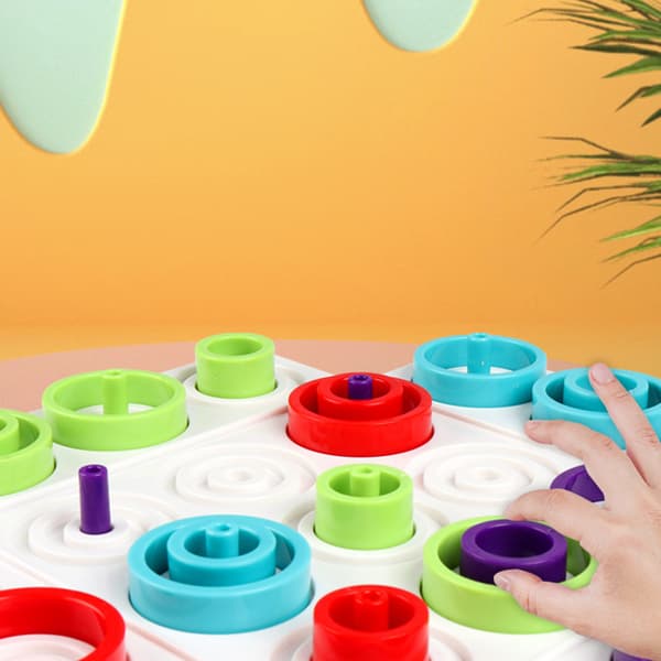 Barnas simulerte ringbrettspill laget av plast
