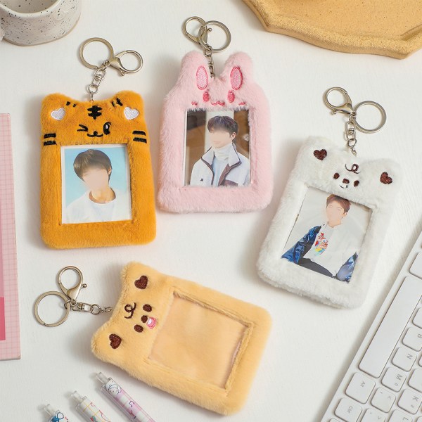 Söt plysch fotokortshållare nyckelring Kpop Idol genomskinlig fotofodral Nyckelringar Busskort för case Vinter Varm ID- cover Brown