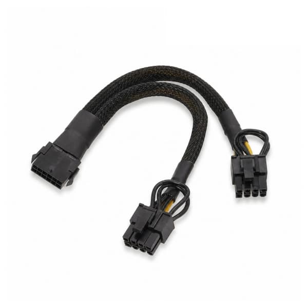 Kort PCIe-strømkabel til GPU og kabelføring i computerkabinet