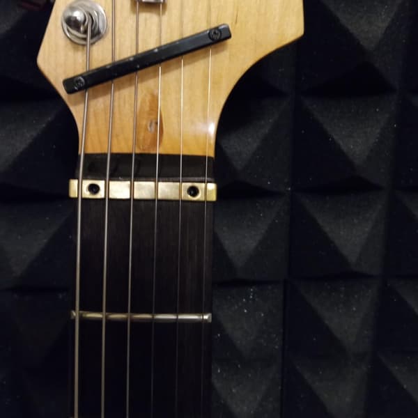 Höjdjusterbar 6-strängad Sadel Elektrisk Gitarr Slitsad Mässingssadel