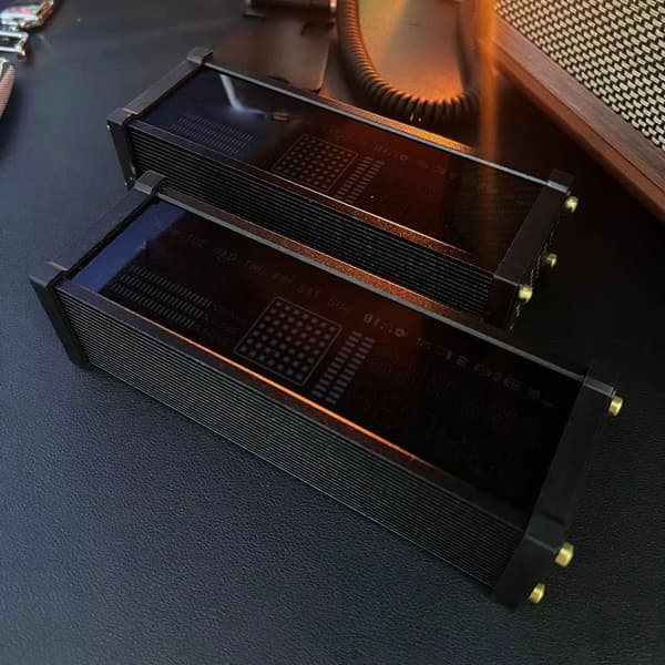 Ainutlaatuinen USB-valeputkikello retrodesignilla