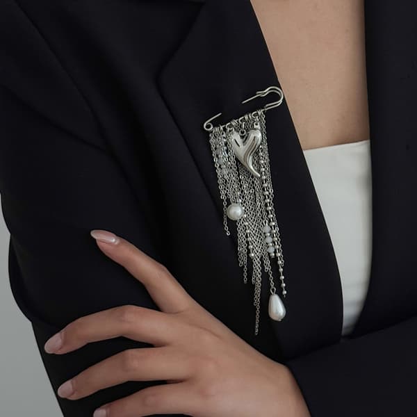 Elegant hjerteformet broche i legering til kvinder, modesmykkegave