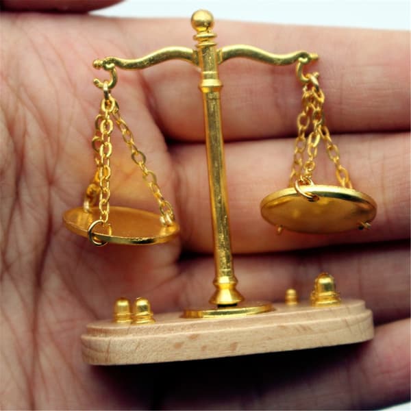 Dockhus Balansvåg Trä och Legering Miniatyr Display Tillbehör
