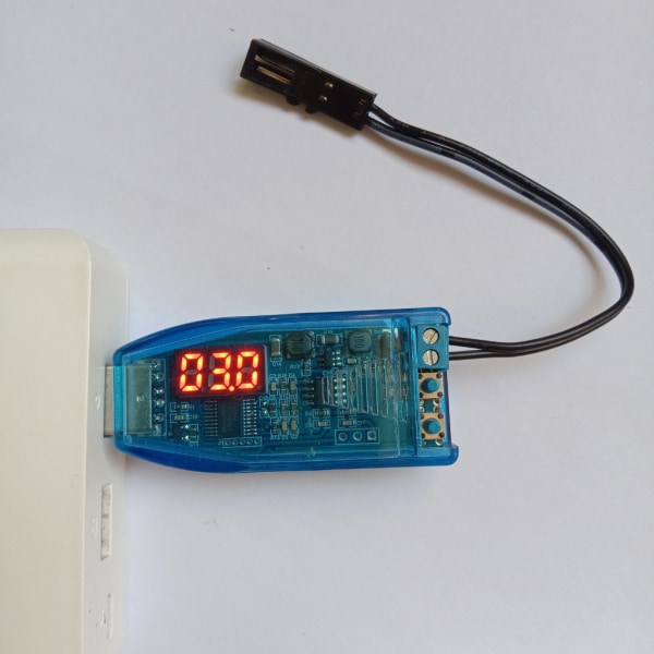 Återanvänd USB C till 1V-24V justerbar spänning AAA/LR03/AM4 Batterieliminator Byt ut 1-8st batterier för leksaks LED-lampa Game