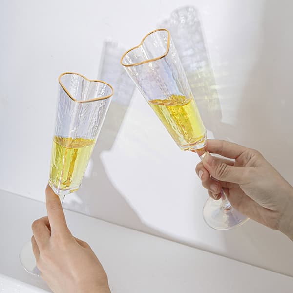1 par hjerteudsmykkede glaskrus til par, elegant drikkeglas til bryllupper