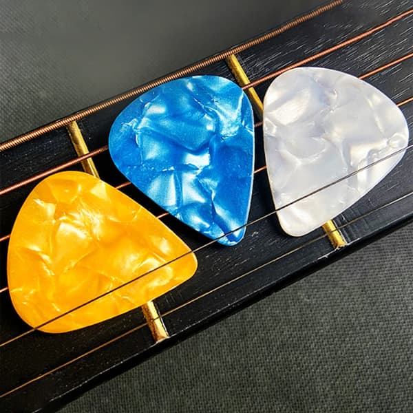 20 st Hjärtformade Gitarrplektrum 4 Olika Tjocklekar Gitarrplektrum