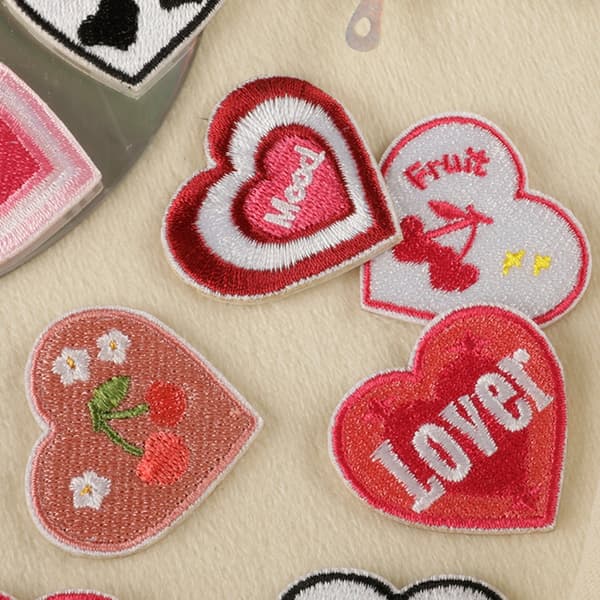 16 stk. Assorterede Hjerte Mærker Moderne Hjerte Mønster Broderi Mærker