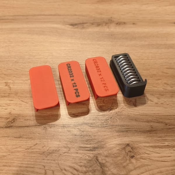CR2032 12-slots batterikasse til opbevaring og sortering af reservebatterier
