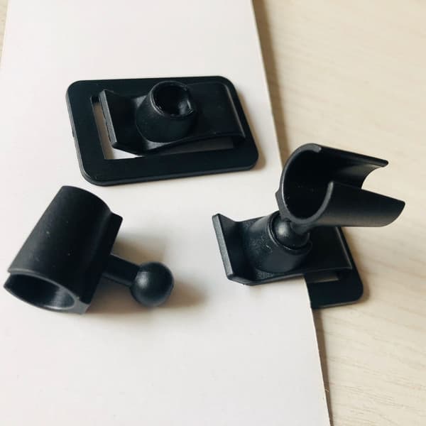 Universell liten mikrofonbasstativ stöder de flesta smartphone-inspelningar