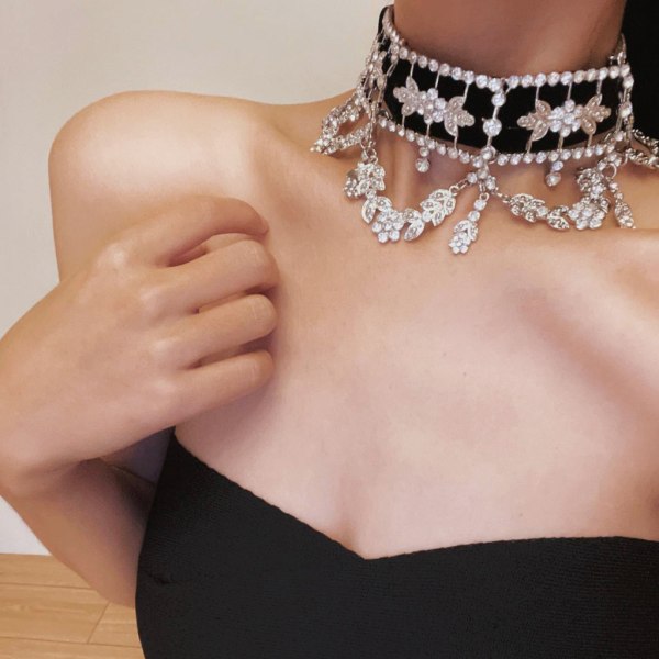 Elegant Sammet Choker Halsband Vintage Strass hänge Halsband Mode Nyckelben Halsband Smycken för kvinnor Flickor Silver