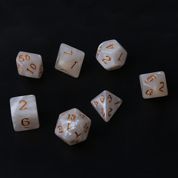 7x musta-sivuinen noppa D4 D6 D8 D10 D12 D20 RPG Poly -pelisarja White