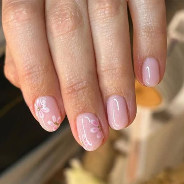 Press On Manicure Sæt Korte Runde Blomster Accent Lyse Rosa Stykker