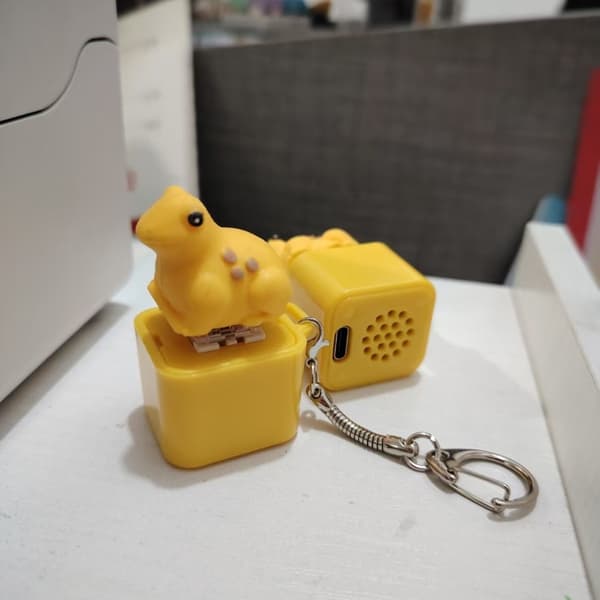 Gule tudser Fidgets Keycap Legetøj med metal nøgleringe Charme til studiearbejde