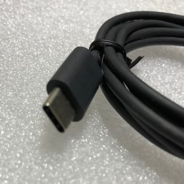 Konsistent USB-strømkabel til flere enheder til professionel kontorindretning