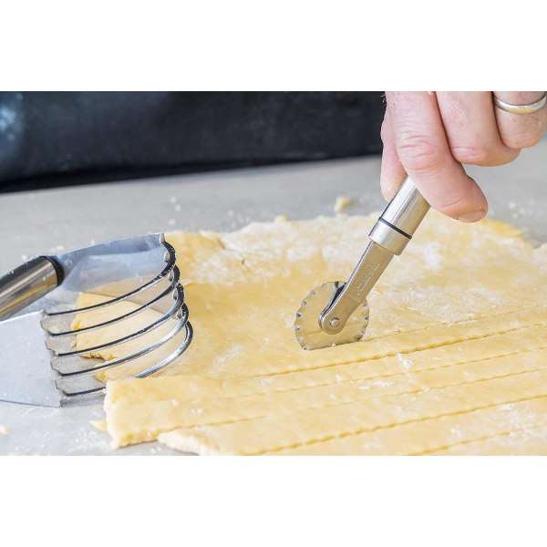 Ruostumattomasta teräksestä valmistettu konditoriasekoitin – välttämätön leivontatarvike jokaiseen keittiöön