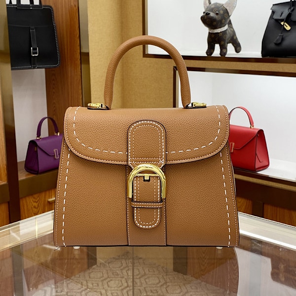 Elegant Crossbody Taske i Kødkvægslæder Rummelig Design med Hestesko Spænde 25x11x20cm brown