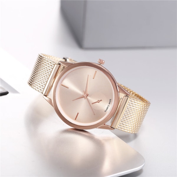 Dameur i koreansk stil, udsøgt kreativt plastik mesh quartz ur Gold-faced gold shell gold strap