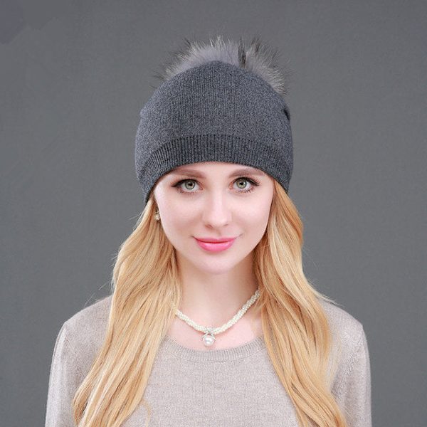 Höst- och vinter damstickad mössa med tvättbjörnspälsboll, varm ullhatt, fashionabla dammössa Black natural ball
