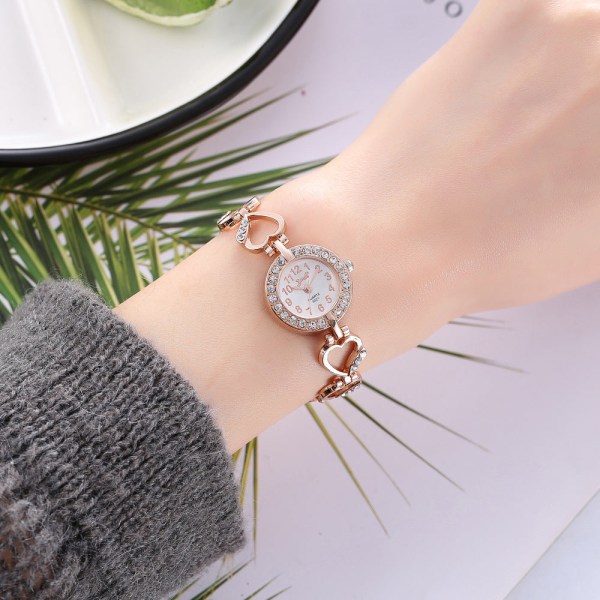 Dam Alloy Set Watch Women's Brace Spets Armband Peach Heart String Quartz Watch Rose Gold