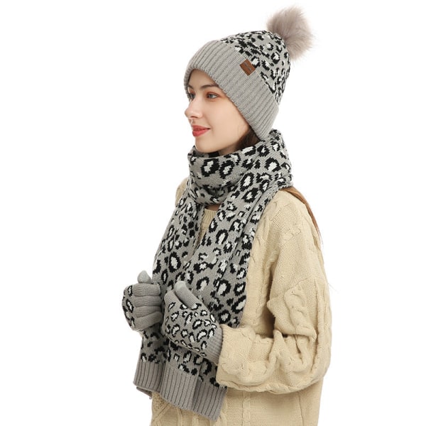 Efterårs- og vinterstrikket hattesæt Nyt leopardprint til kvinder Varm uldhat, halstørklæde og handsker i tre dele Khaki