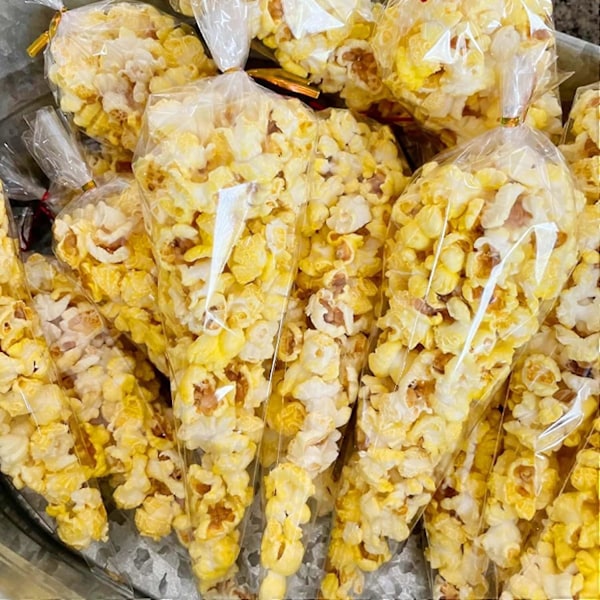 100 stk. kræmmerhusposer Cellofan kræmmerhusposer med 100 twist ties, trekantposer til popcorn slik (6\" X 12\")