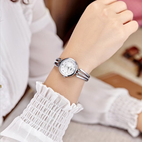 Kvinnors rhinestone stålband Ins stil Student watch Watch i koreansk stil silver streak white plate