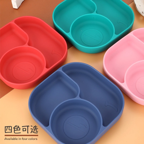 Vauvan haarukka ja lusikka integroidulla silikageelikiinnikkeellä taaperon ruokailuun tarkoitettu lautanen lasten astiasto Curved spork-color box package-Red