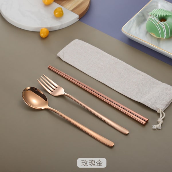 Rostfritt stål Koreansk stil Sked Gaffel Ätpinnar Titanpläterade Bordsservis Student Bärbar Tredelad Ätpinnar Sked Gaffel Three-piece set