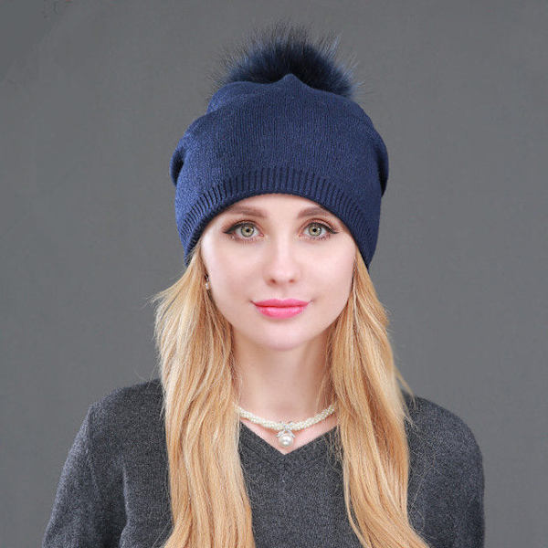Höst- och vinter damstickad mössa med tvättbjörnspälsboll, varm ullhatt, fashionabla dammössa Black natural ball