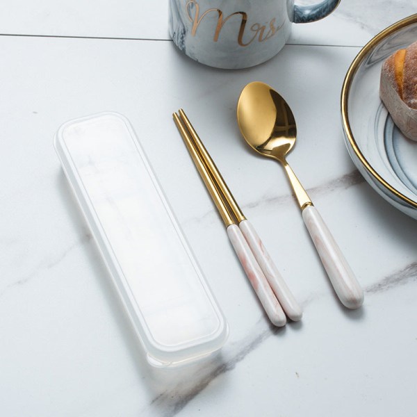 Marmorikuvioinen ruokailuvälinesetti ruostumatonta terästä titaanihaarukka lusikka ja syömäpuikot kannettavat ruokailuvälineet Pink spoon chopsticks suit