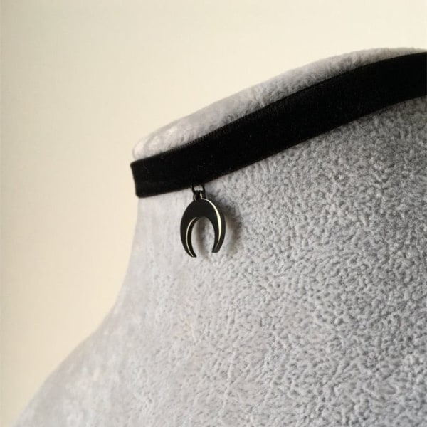 Svart Halvmåne Choker Halsband Gotisk Grunge Svart Sammet Smycken Underbar Dam Hänge Gåva Gotisk Uttalande Goth Ny c23