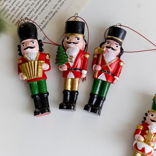 1 st Julnötknäppare Hängen Harts Docka Hängande Ornament Julgran Nötknäppare Soldat för Julfestdekorationer GJ60-C