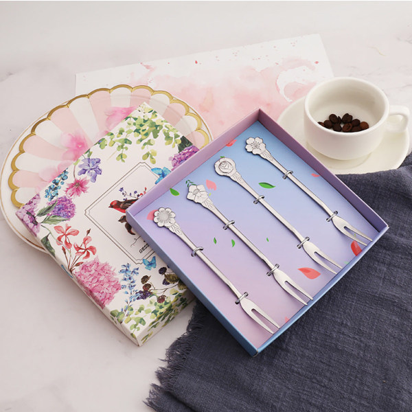 Q Ruostumattomasta teräksestä valmistettu luova hedelmähaarukka Kaksipiikkinen haarukka Jälkiruokahaarukka Kotitalous Hedelmä hammastikku Kakkuhaarukka Titanium cherry blossom fork