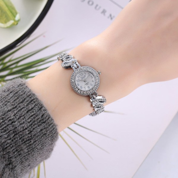 Women's Creative Love Full Diamond Quartz Set Watch Women's Quartz Watch Bits Silver