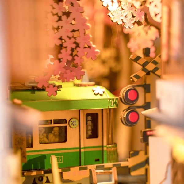Robotime Rolife DIY Boghjørne Japansk Sakura Densya i Bøger Serien Træ Miniature Hus med Møbler Dukkehus Sæt Legetøj TGB01 Sakura Densya 185*100*242mm