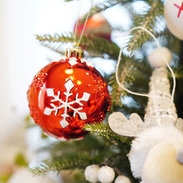 Yinhao Julekule 16 8cm Plast Julefargekule Juletre Anheng Ornament Hengende Ornamenter Red and White