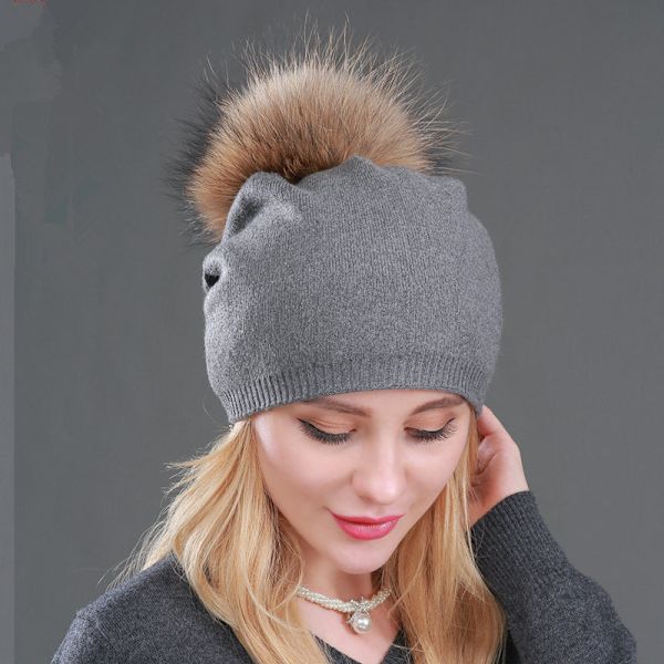 Höst- och vinter damstickad mössa med tvättbjörnspälsboll, varm ullhatt, fashionabla dammössa Light khaki natural color ball
