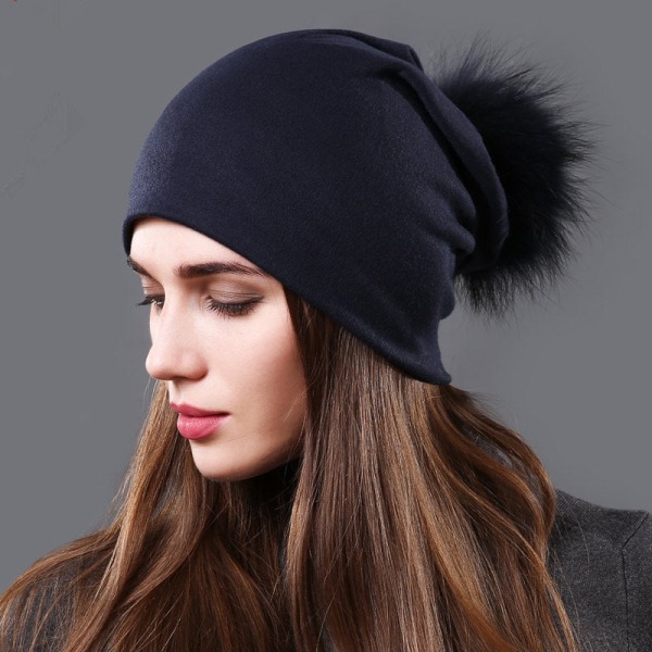 Efterår og Vinter Hue med Ærmer Dame Ensfarvet Dobbelt Lag Strikket Varm Hat All-Match Mode Vaskebjørn Pels Hat Navy blue natural color ball