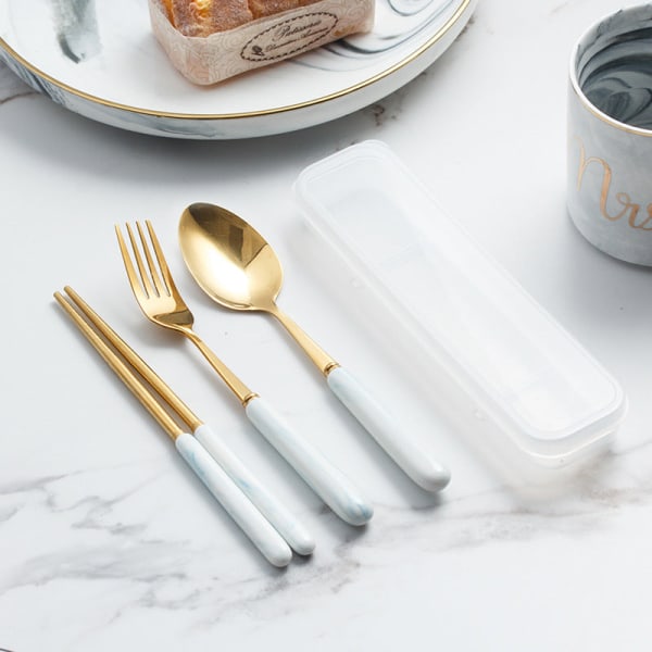 Marmorikuvioinen ruokailuvälinesetti ruostumatonta terästä titaanihaarukka lusikka ja syömäpuikot kannettavat ruokailuvälineet Pink fork spoon and chopsticks suit