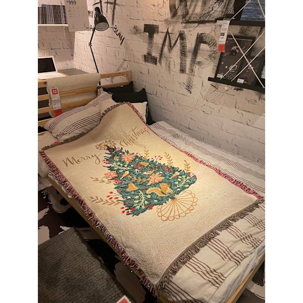 Hyvää Joulua Orava Mänty Huopa Seinävaate Seinäkoriste Sohvapyyhe Squirrel tree blanket 90*150cm