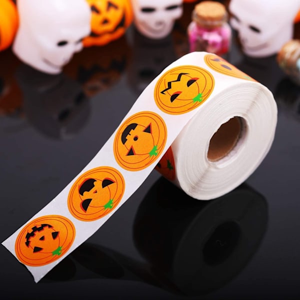 500 kpl 2,5 cm Halloween pyöreitä tarroja kurpitsakoristeella, kirjekuoritarroja lahjapakkausten pakkauspaperitarroihin 12