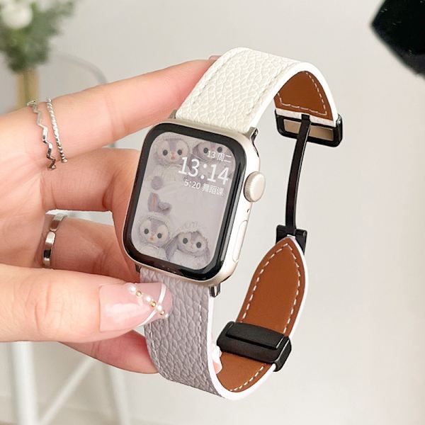 Urrem til Apple Watch iWatch til SE/4/5/6 40 mm Lychee-mønster magnetisk sugekop - mælkehvid og lys lilla