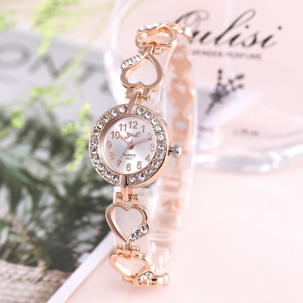 Dam Alloy Set Klocka Dam Spetsarmband Persika Hjärta Snöre Quartz Klocka Silver