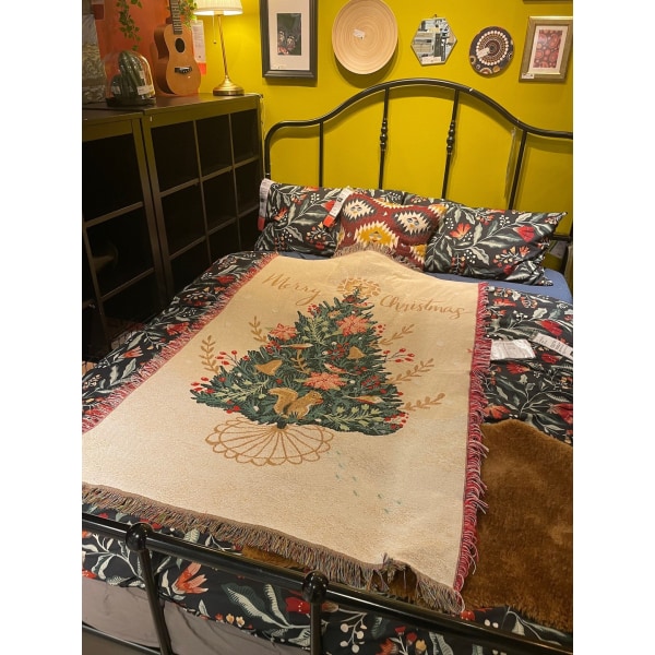 Hyvää Joulua Orava Mänty Huopa Seinävaate Seinäkoriste Sohva Pyyhe Six trees 130X160cm blanket