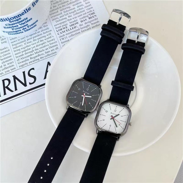 Par Dameur Kvadratisk Digitalt Quartz Ur i Ins-stil til Piger i Udskolingen Black Belt black shell white plate