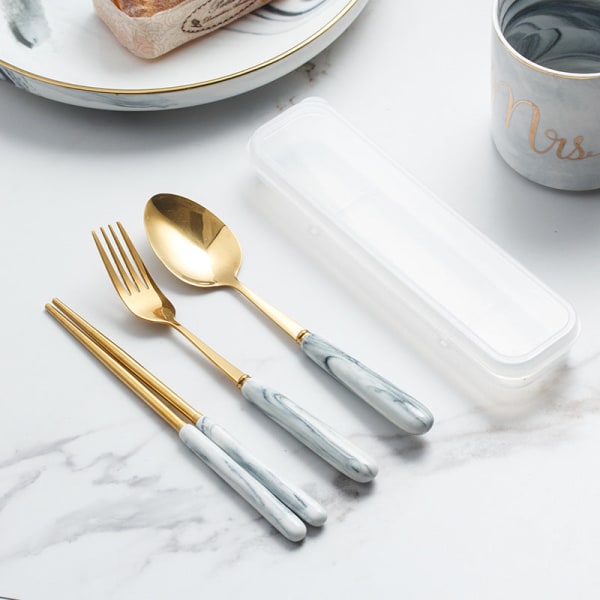 Marmorikuvioinen ruokailuvälinesetti ruostumatonta terästä titaanihaarukka lusikka ja syömäpuikot kannettavat ruokailuvälineet Pink spoon chopsticks suit