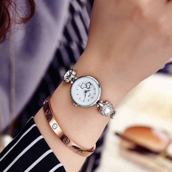 Elektronisk Quartz Dameur Kvinder Mærke Mode Liv Vandtæt Studerende Stålrem Dameur gold strap white diamond