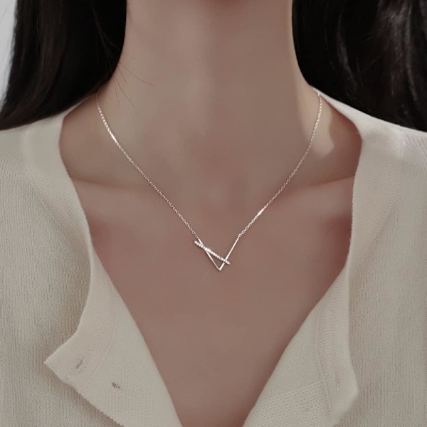 Silver Enkel Geometrisk Halsband Dam V-formad Nyckelben Kedja Halsband Utsökt Ljus Lyx Nisch Design Högkvalitativt För Kvinnor Och Flickor