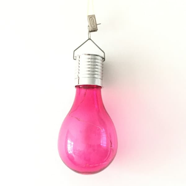 Aurinkokäyttöinen riippuvalaisin -