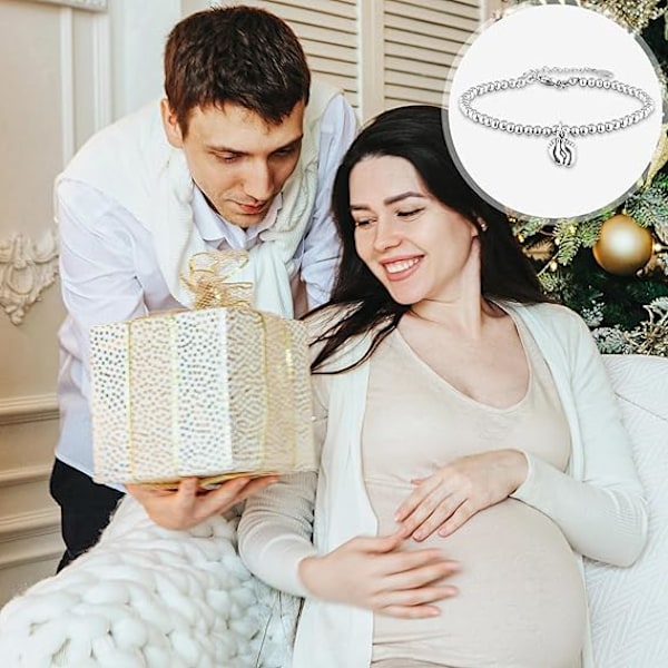 Presenter till blivande mödrar, babyshowerpresenter till mamma, fotberlocksarmband med gratulationskort och presentpåse, presenter till nyblivna mödrar